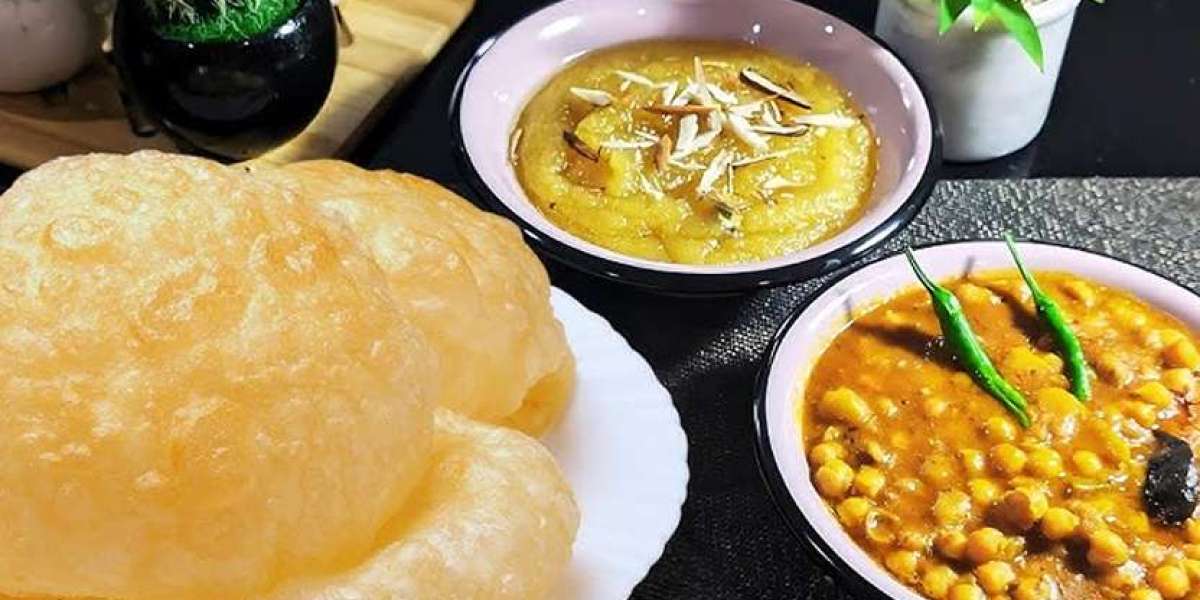 Halwa Poori Craze: Why This Breakfast is Loved Across South Asia!