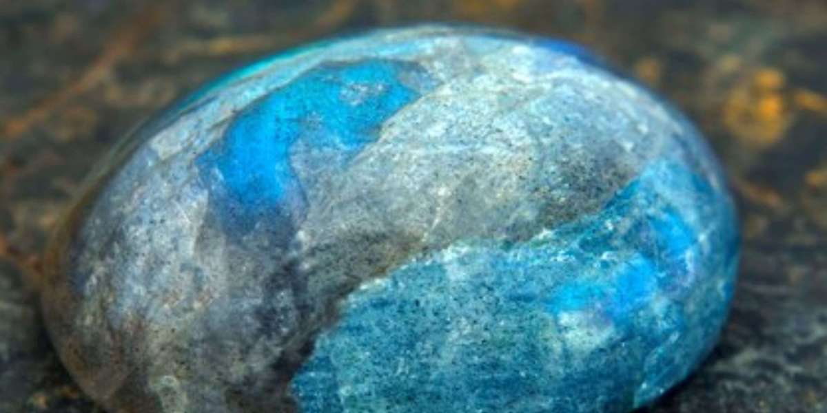 How to Use Labradorite for Meditation and Spiritual Growth