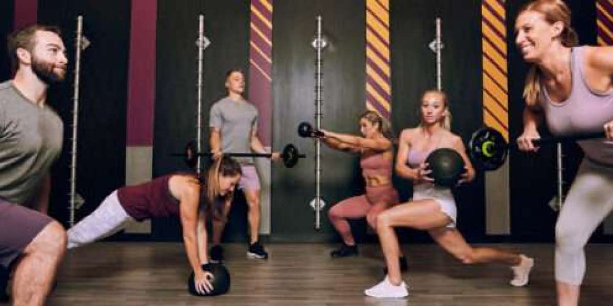 Sweat in Style: Love Fitness Apparel Trends at Crunch Fitness Centers