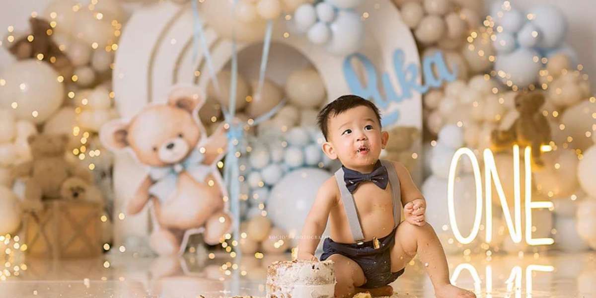 Sweet Moments Await: Book Your Best Cake Smash Photography Session in Sydney