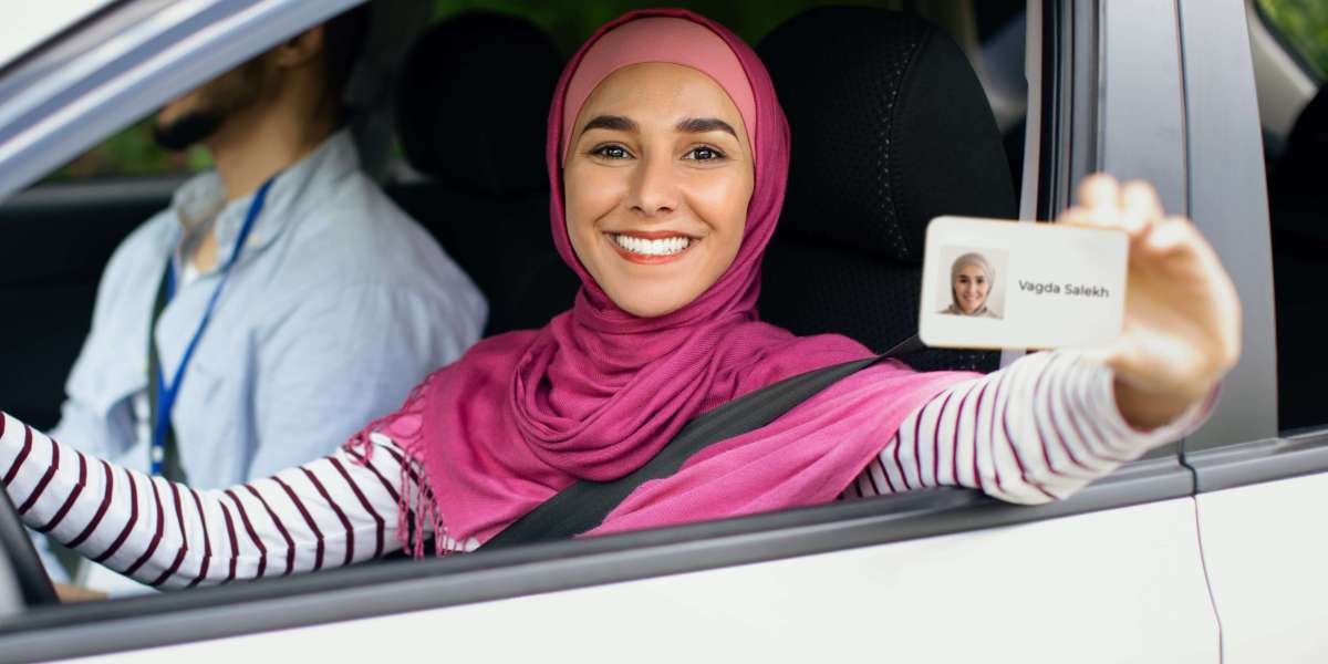 Guide To Uk Driving Licence: The Intermediate Guide In Uk Driving Licence