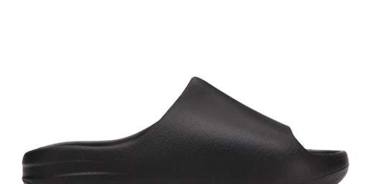 What Makes Adidas Yeezy Slide a Daily Essential for Modern Wardrobes