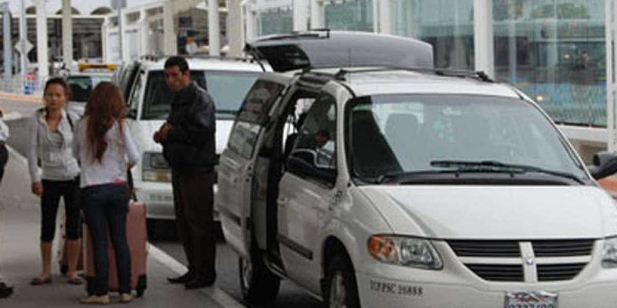Why Limo Rental Services in Fort Lauderdale Are Perfect for Corporate Travel