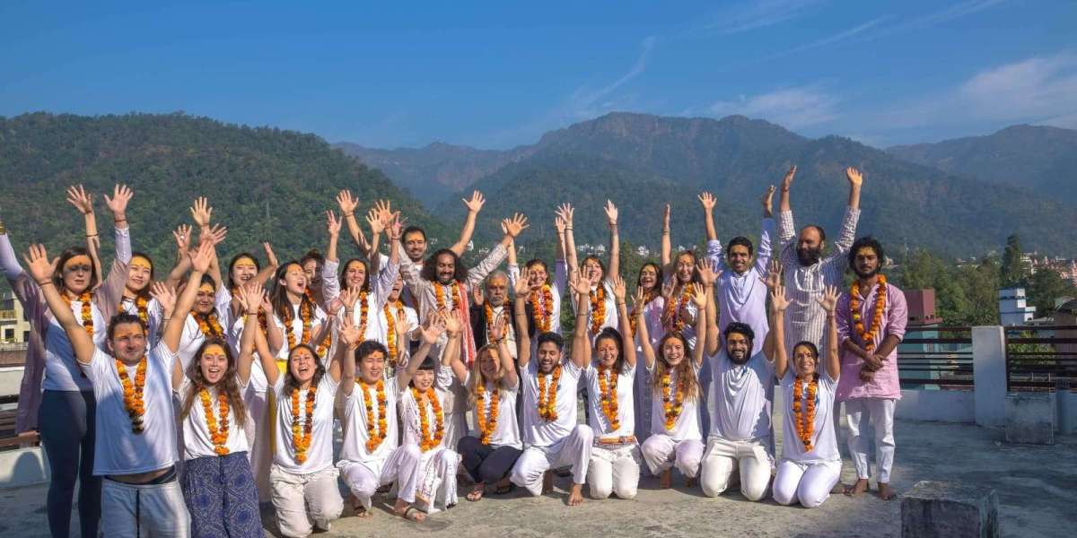 100 hours yoga teacher training in Rishikesh